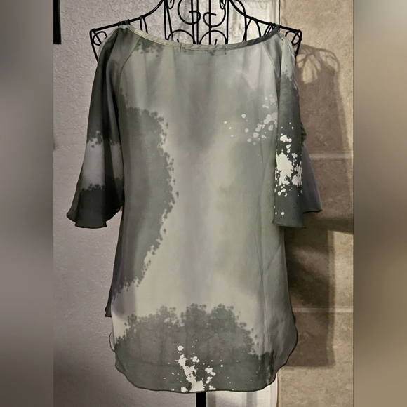 Love 21 Cold Shoulder High-Low Blouse - Picture 2 of 5